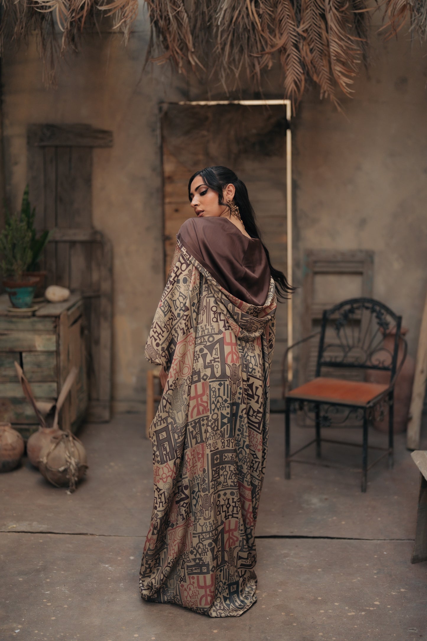 HOODED GOWN - KHATT AL MUSNAD