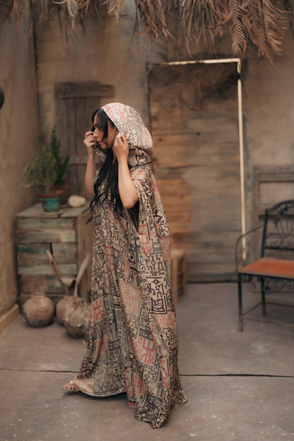HOODED GOWN - KHATT AL MUSNAD